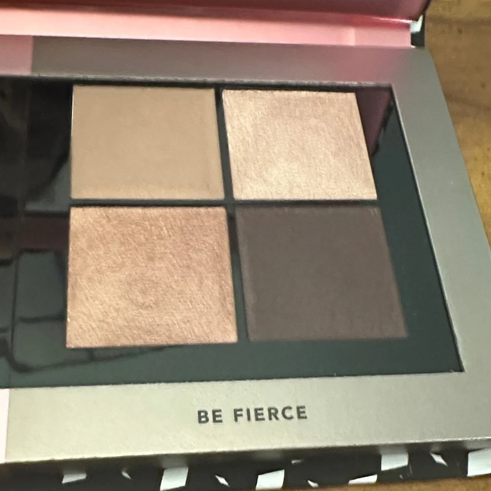 Buxom Forever Babe Eyeshadow Palette Matte Satin Shimmer Shades New - Picture 7 of 8